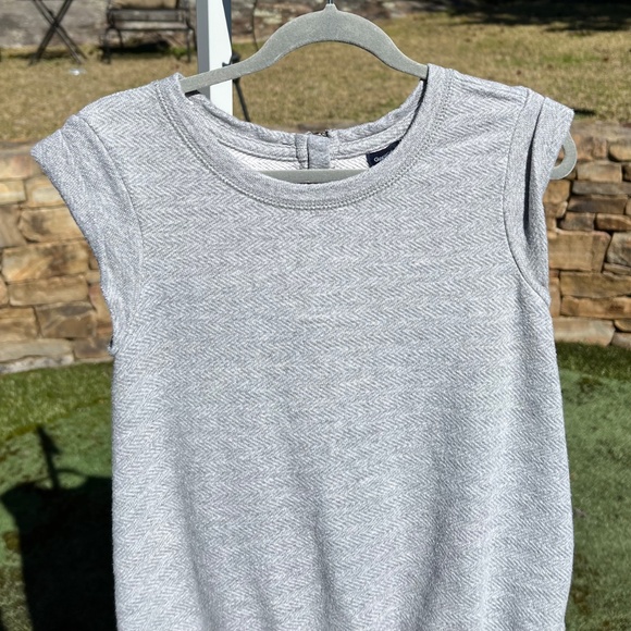 Scoop-neck, Sleeveless Top with Cuffed Hem and Back Zipper - Picture 7 of 15